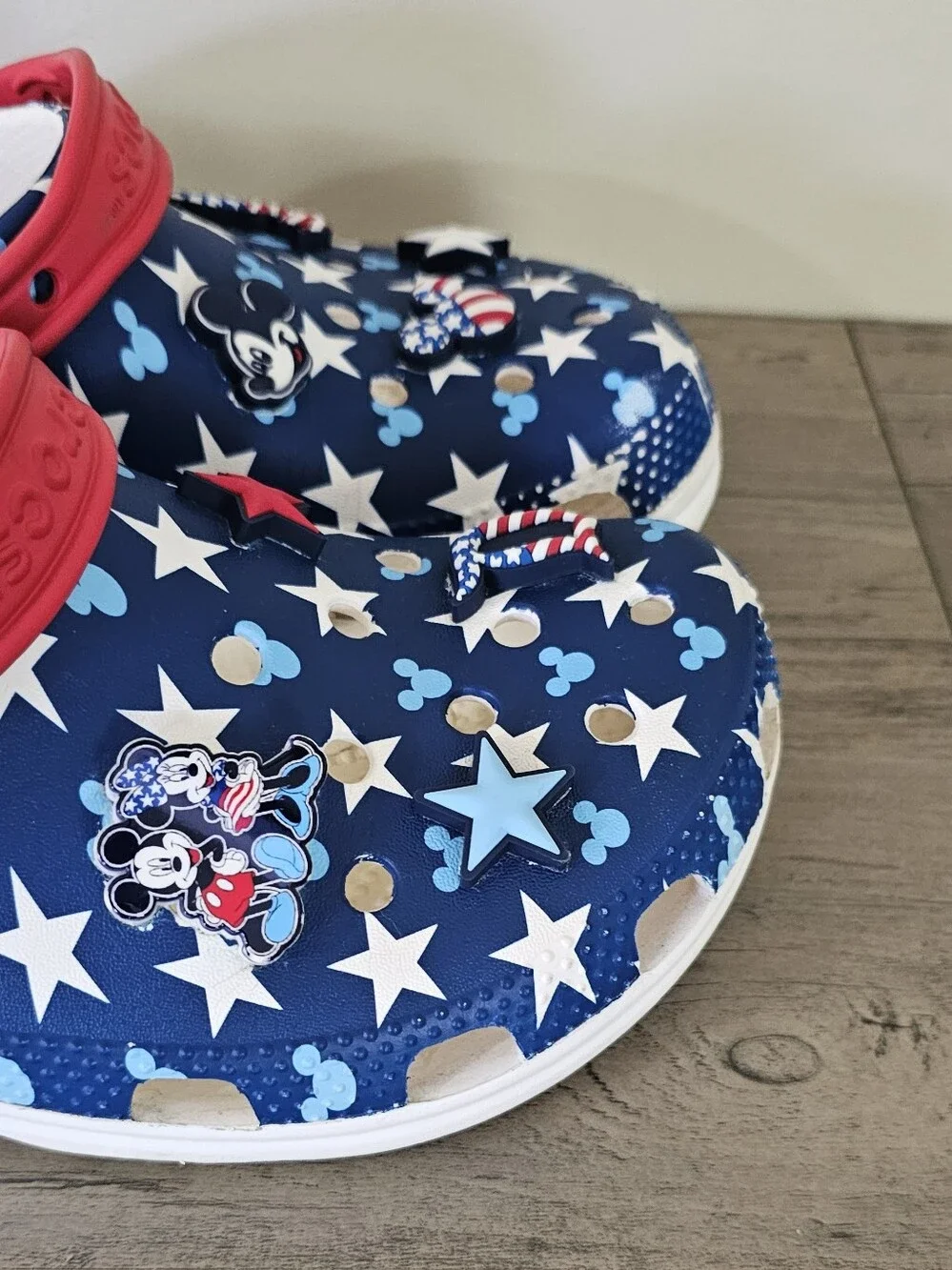 CROCS Disney American Red Blue Star Mickey Clogs with Red Strap Men 8 Women 10
